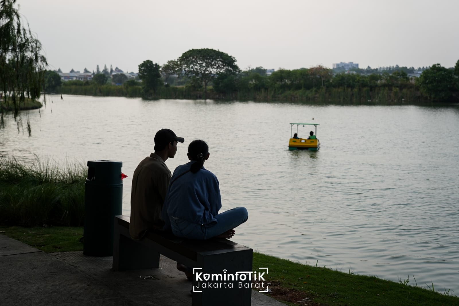Menikmati Senja di Pegadungan